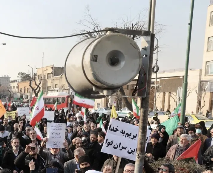 افشاگری روزنامه زاکانی: کسانی در تجمع حجاب حضور دارند که به مسئولان تهمت می زنند، رئیسی را به کم کاری متهم می کردند و در ریختن آبرو هیچ مرزی ندارند