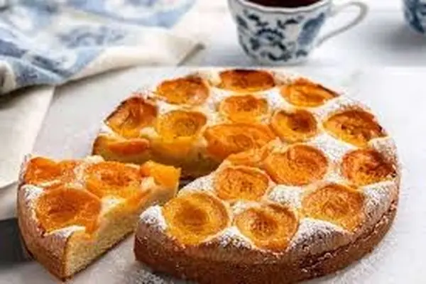 شیرینی نرم تابستانی با طعمی فراموش‌نشدنی | طرز تهیه کیک زردآلو با کرم پنیری خوشمزه +ویدئو