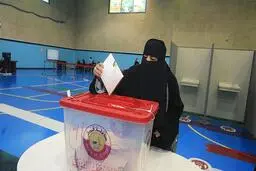 نخستین انتخابات در تاریخ قطر | شهروندان برای انتخاب ۳۰ عضو از ۴۵ نماینده مجلس شورا به پای صندوق رای رفتند | کاندیداتوری ۲۸۴ نفر از جمله ۲۸ زن | فعالیت احزاب سیاسی همچنان ممنوع است