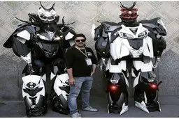 جوان ایرانی سازنده عروسک‌های «گلوبال ویلیج»