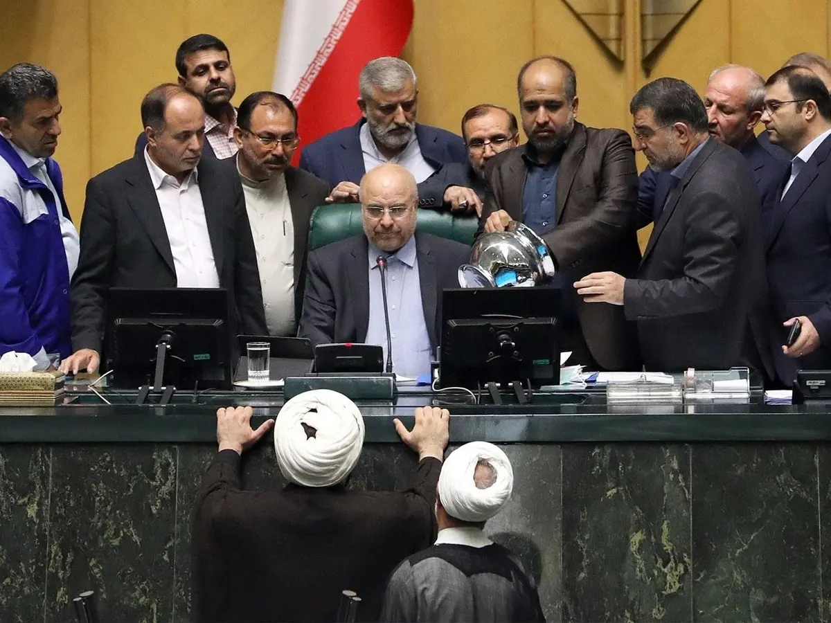 تنش در شمارش آرا برای جایگاه نایب رئیس دوم به خاطر مساوی شدن آرای ذوالنور و نیکزاد