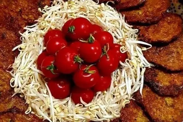برای ناهار کوکو کدو سبز با سیب زمینی خام درست کن، محشر میشه | طرز تهیه کوکو کدو سبز با سیب زمینی خام ساده و خوشمزه