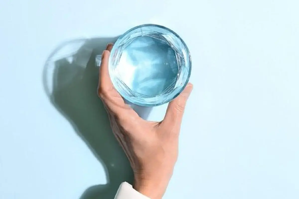 ۵ تاثیر شگفت انگیز نوشیدن آب روی مغز