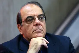 عباس عبدی: برچیدن گشت ارشاد عقب نشینی نیست