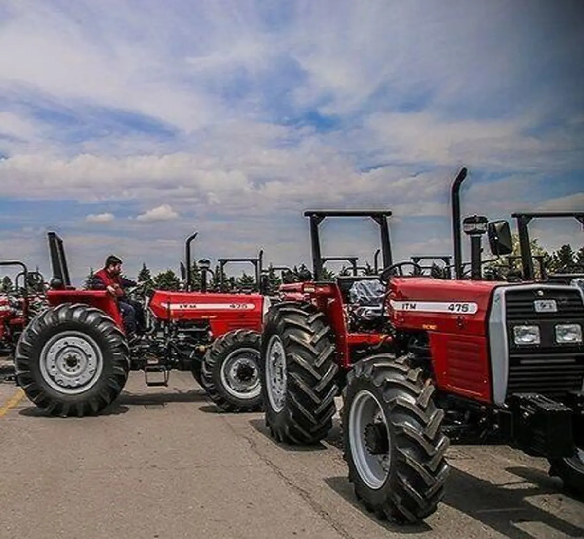 قاچاق  ۷ هزار تراکتور ایرانی به خارج کشور 