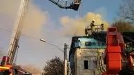 لحظات نجات مسافران از آتش‌سوزی مسافرخانه میدان راه‌آهن تهران+ویدئو