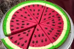 برای شب یلدا یه کیک هندوانه ای خوشمزه درست کن، اونم بدون فر! | طرز تهیه کیک هندوانه بدون فر برای شب یلدا + ویدئو 