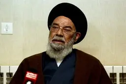 امام جمعه اصفهان: اقتصاد مقاومتی وابستگی مردم به نهادهای حمایتی را کاهش می‌دهد