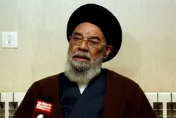 امام جمعه اصفهان: اقتصاد مقاومتی وابستگی مردم به نهادهای حمایتی را کاهش می‌دهد