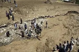 سیل شبانه در افغانستان جان 45 نفر را گرفت /اغلب قربانیان زنان و کودکان هستند.