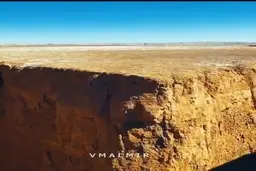 زبان مار جاذبه عجیب لوت 
