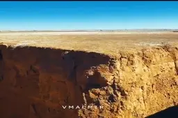 زبان مار جاذبه عجیب لوت 