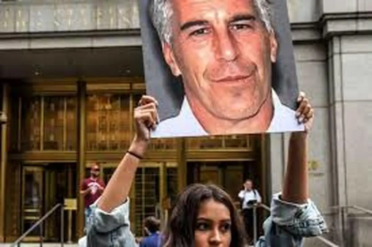 تصاویر شوکه‌کننده از املاک اپستین | از گذرنامه جعلی تا پیام‌های مشکوک «فرستادن دختر»