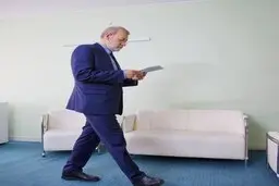 علی لاریجانی عازم مسقط شد