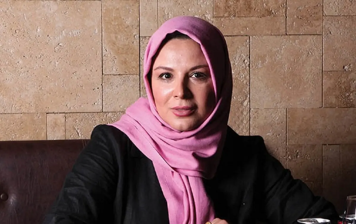 شهره سلطانی با لباس عروس در کنار رضا عطاران 