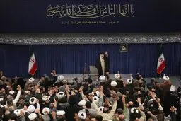 دیدار هزاران نفر از مردم قم با حضرت آیت الله خامنه‌ای