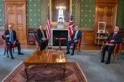 فرش ماهی خوی ایران |  وزارت خارجه بریتانیا+عکس