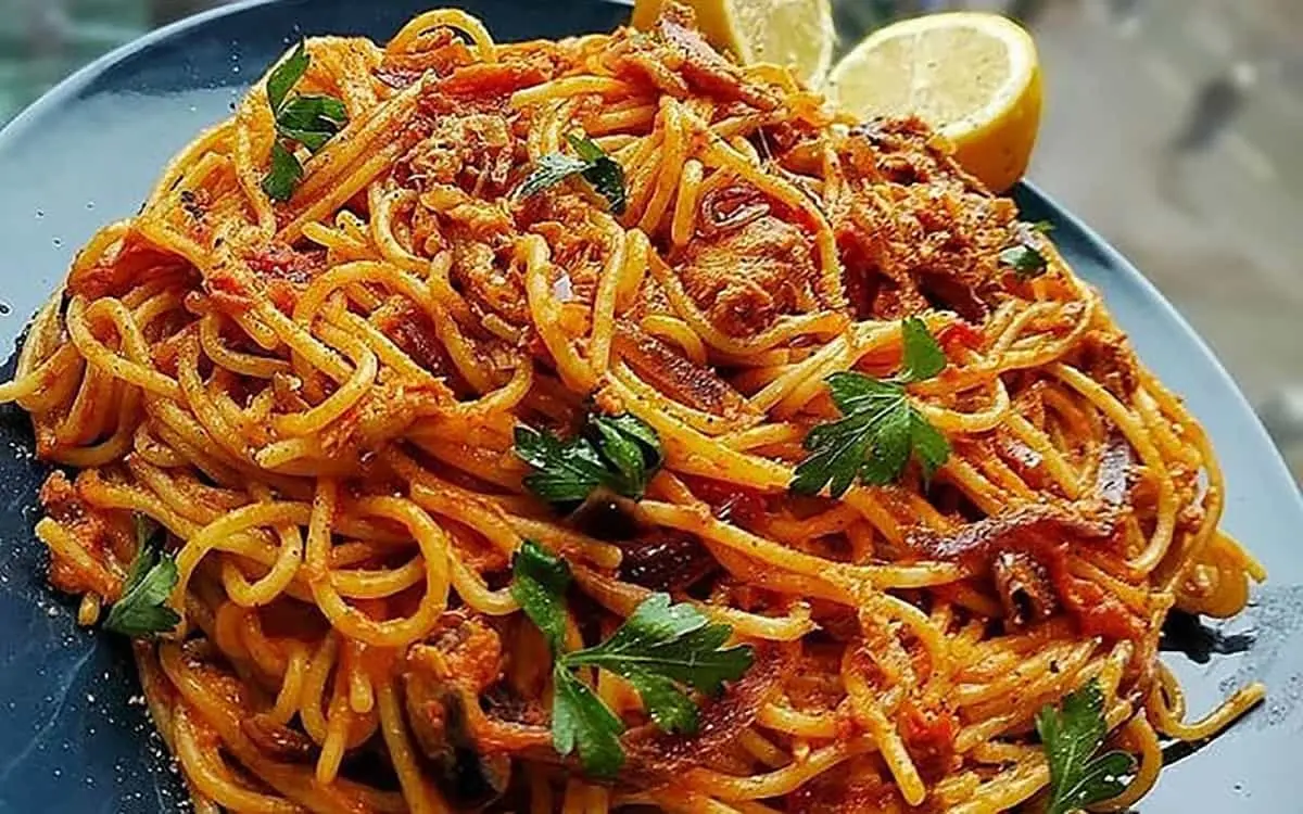 اگه هیچی نداری این اسپاگتی بی همه چیز رو درست کن! | طرز تهیه اسپاگتی ساده +ویدئو