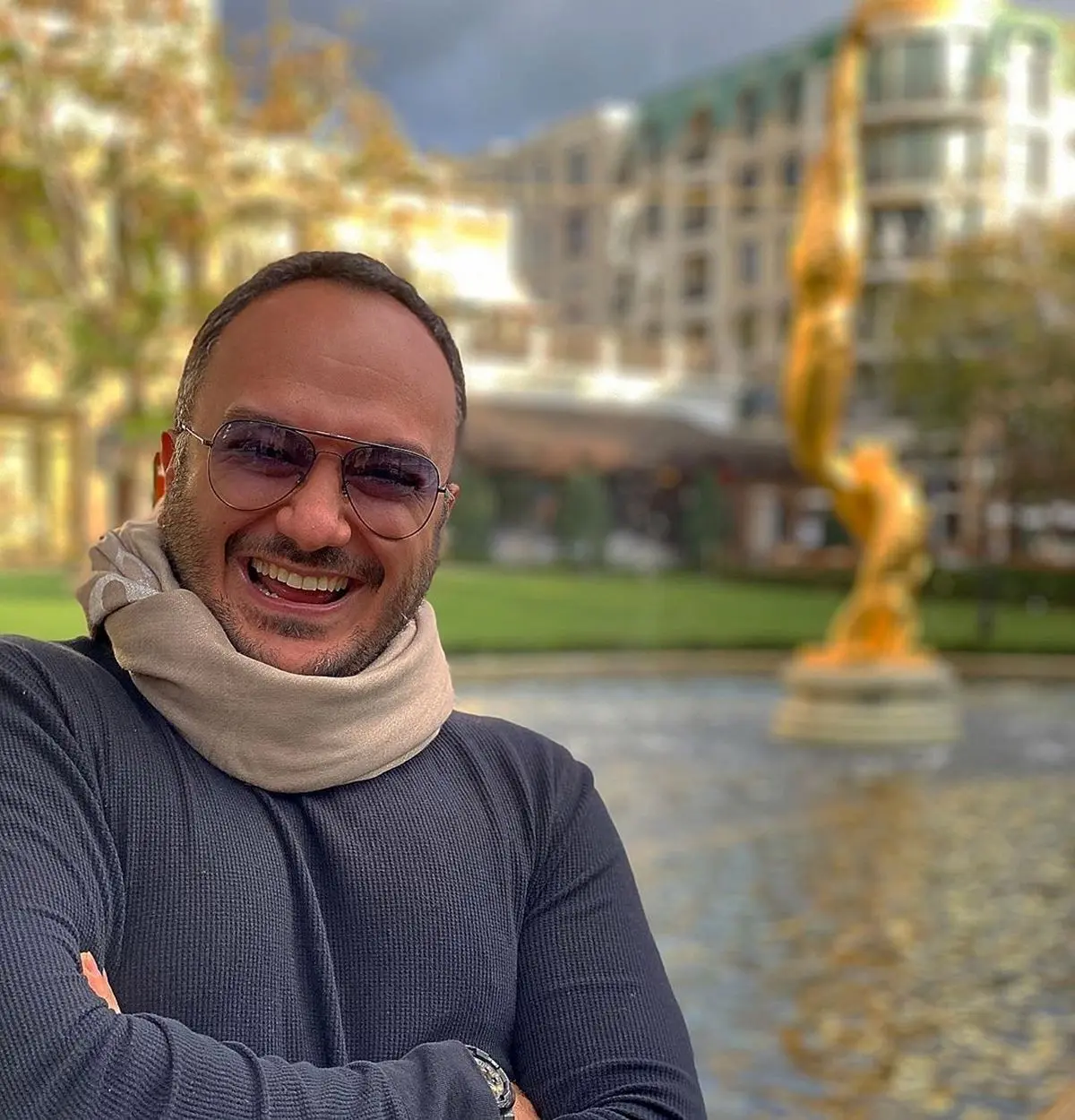 احسان کرمی در مراسم ازدواج خواننده فاسد و قمارباز!+ تصویر
