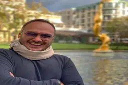 احسان کرمی در مراسم ازدواج خواننده فاسد و قمارباز!+ تصویر