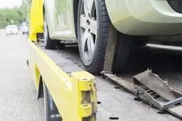 تخلف برخی از مأموران مبنی بر عدم تحویل خودرو به مالک 