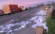  تصادف کامیون حامل دستمال‌های توالت 