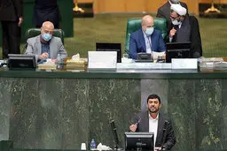 روش برخورد  عده‌ای از نمایندگان مجلس یازدهم  با دولت نیازمند تذکر جدید رهبری است
