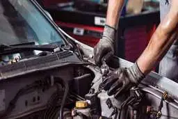 بکسل کردن عجیب یک ماشین در جاده | چرا مثل پت و مت دور خودشون میچرخن فقط؟ + ویدئو