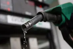 مخالفت قاطع کمیسیون انرژی با طرح بازتوزیع یارانه بنزین 