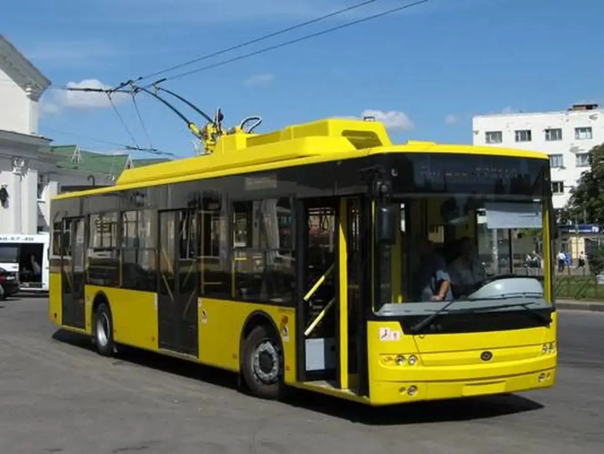 فعالیت آزمایشی اولین اتوبوس برقی در تهران آغاز شد | این اتوبوس تولید کشور چین است