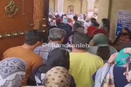 اقامتگاه‌های رسمی شیراز پر شد | هجوم بی‌سابقه‌ی مردم به مسجد نصیرالملک+ویدئو 