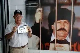  برادر پابلو اسکوبار از اپل شکایت کرده است.