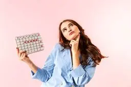 علت عقب افتادن پریود در خانمها چیست؟ | چرا پریودم عقب میفتد؟