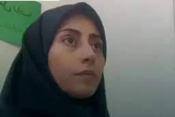 معلم مهربانی که فیلمش در فضای مجازی وایرال شد | واکنش معلم مهربان در مقابل سوال های تکراری شاگردانش +فیلم