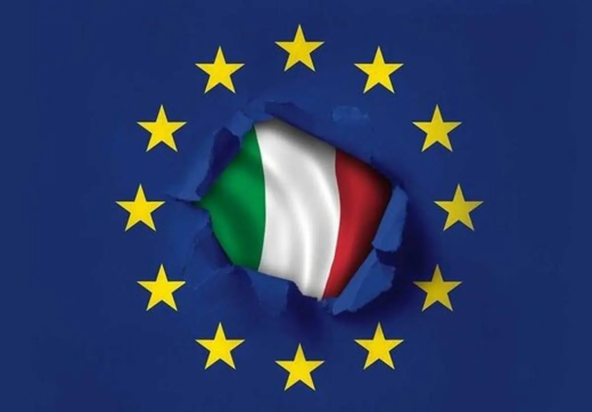 به آتش کشیدن پرچم اتحادیه اروپا توسط کاربران ایتالیایی