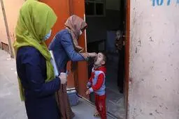 حمله افراد مسلح به اعضای کارزار واکسیناسیون فلج اطفال در افغانستان؛ سه زن کشته شدند