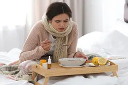 هنگام سرماخوردگی چه خوراکی‌هایی بخوریم؟+ویدئو