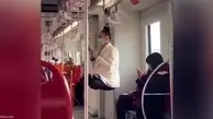  آویزان شدن یک زن با موهایش در مترو!+ویدئو