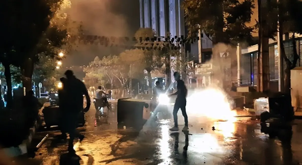 در جریان ناآرامی های اخیر سمنان 155 نفر دستگیر شدند | پلیس با معترضان مدارا و خویشتن‌داری کرده است!