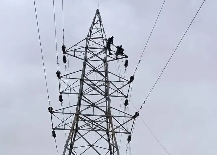 چرا شبکه برق ایران فرو نمی‌ پاشد؟ | سرمایه اصلی این صنعت چیست؟