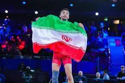 محمدرضا گرایی طلا را بر گردن انداخت