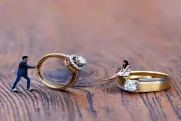 عجیب‌ترین رسوم شب عروسی | ممنوعیت عروس و داماد برای رفتن به دستشویی، آن هم سه روز تمام!