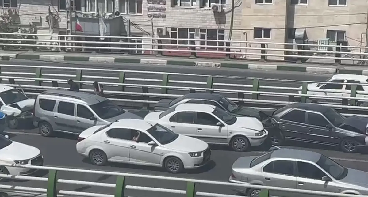 تصادف زنجیره ای در روگذر مدرس ارومیه | کشته ها و مصدومان این حادثه چند تن بودند؟+ ویدئو