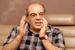 پیشنهاد عباس عبدی به علی لاریجانی  |   شکایت کنید