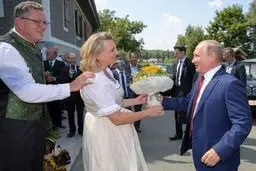 خانم وزیر هم گرفتار خشونت خانگی قرنطینه شد