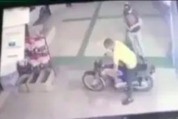 سرقت ناموفق موتورسیکلت در اهواز+ویدئو 