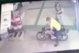 سرقت ناموفق موتورسیکلت در اهواز+ویدئو 