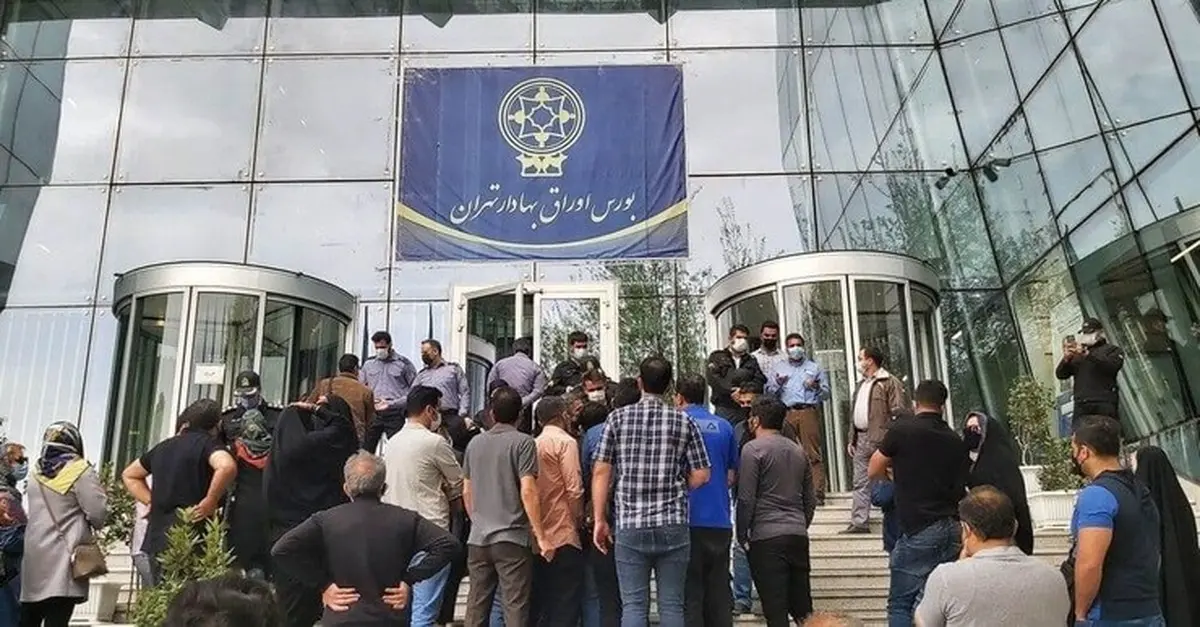 خروج سهام داران از بورس تهران  | شپنا و خودرو صدرنشین جدول معاملات