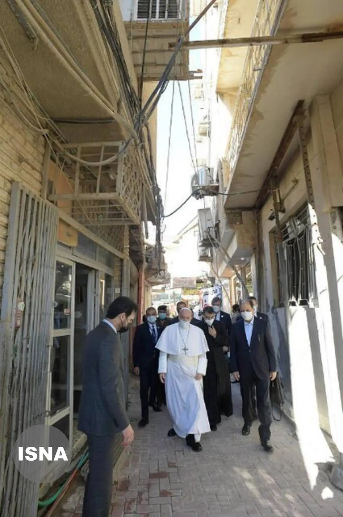  حضور پاپ در کوچه فرعی خیابان الرسول (ص) در ضلع جنوبی حرم حضرت علی (ع)