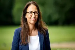 سیاستمدار زن ایرانی تبار رئیس بزرگترین اتحادیه کارگری آلمان شد 